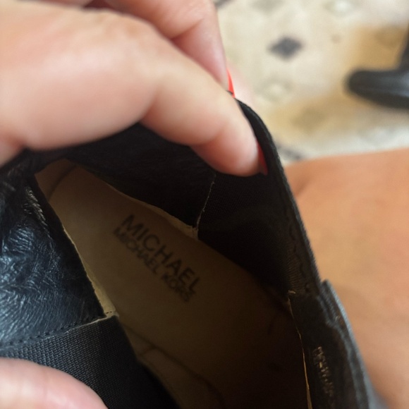 2010s Michel Michael Kors wedged leather heeled bootie perfect condition - Picture 4 of 9